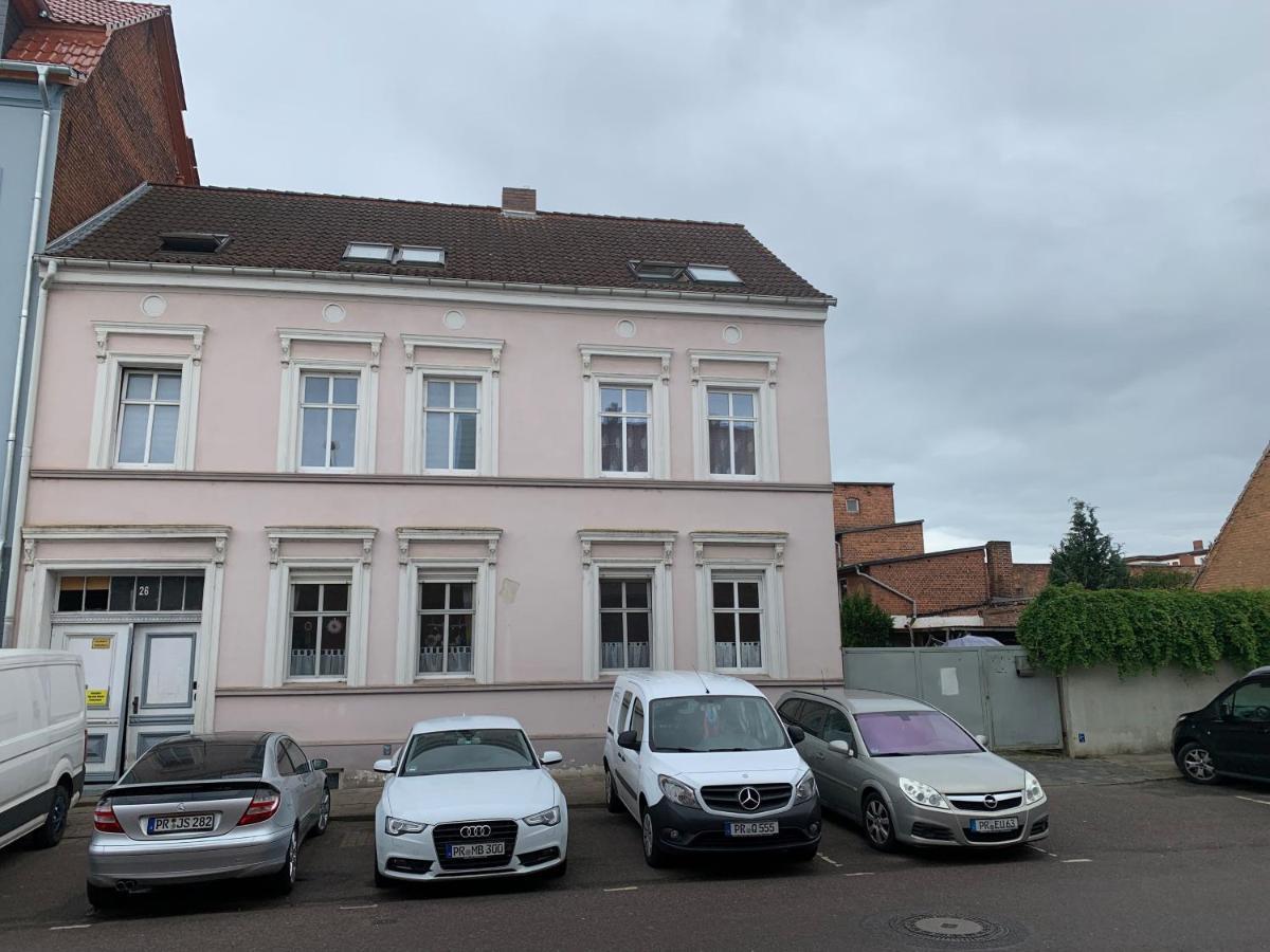 Best-Preis Ferienwohnung Mit Netflix, Self-Check-In, Ebike Ladestation Im Fahrradraum, Wlan - Direkt Am Elberadweg Im Herzen Von Wittenberge Buitenkant foto